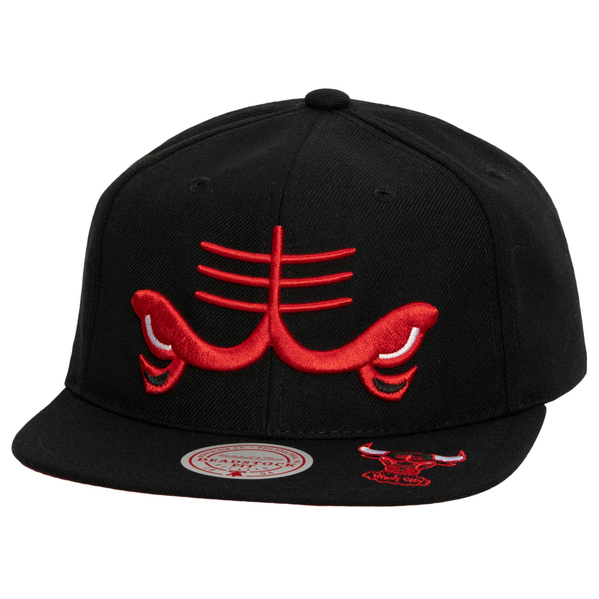 [6MUSSH21424-CBUBLCK] MENS NBA CHICAGO BULLS DEAD REMIX DEADSTOCK SNAPBACK