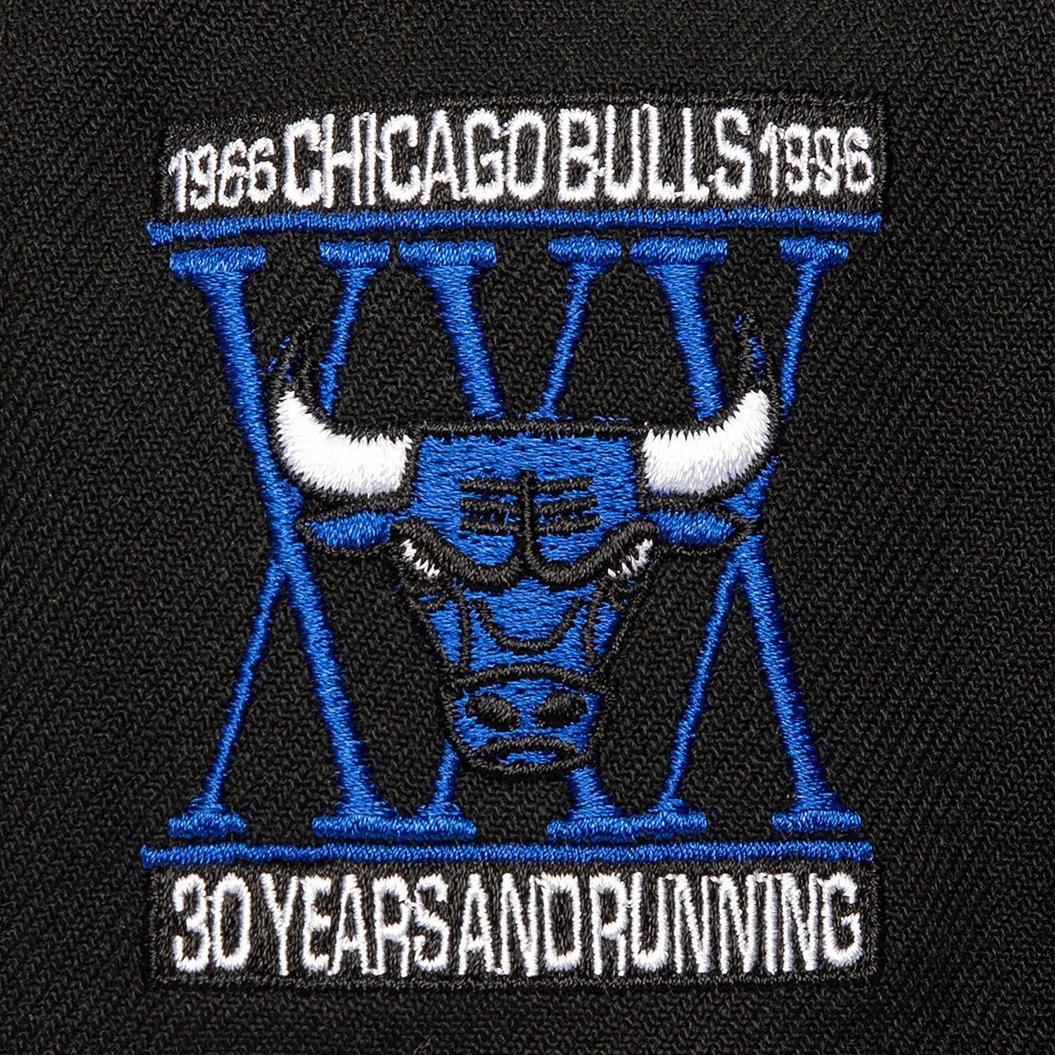 Mens Mitchell & Ness NBA CORE XI SNAPBACK BULLS