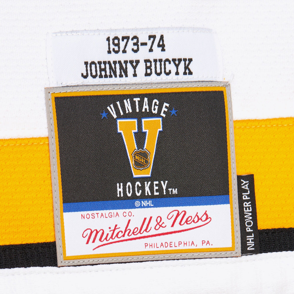 Mens Mitchell & Ness NHL WHITE JERSEY BRUINS 1973 JOHNNY BUCYK