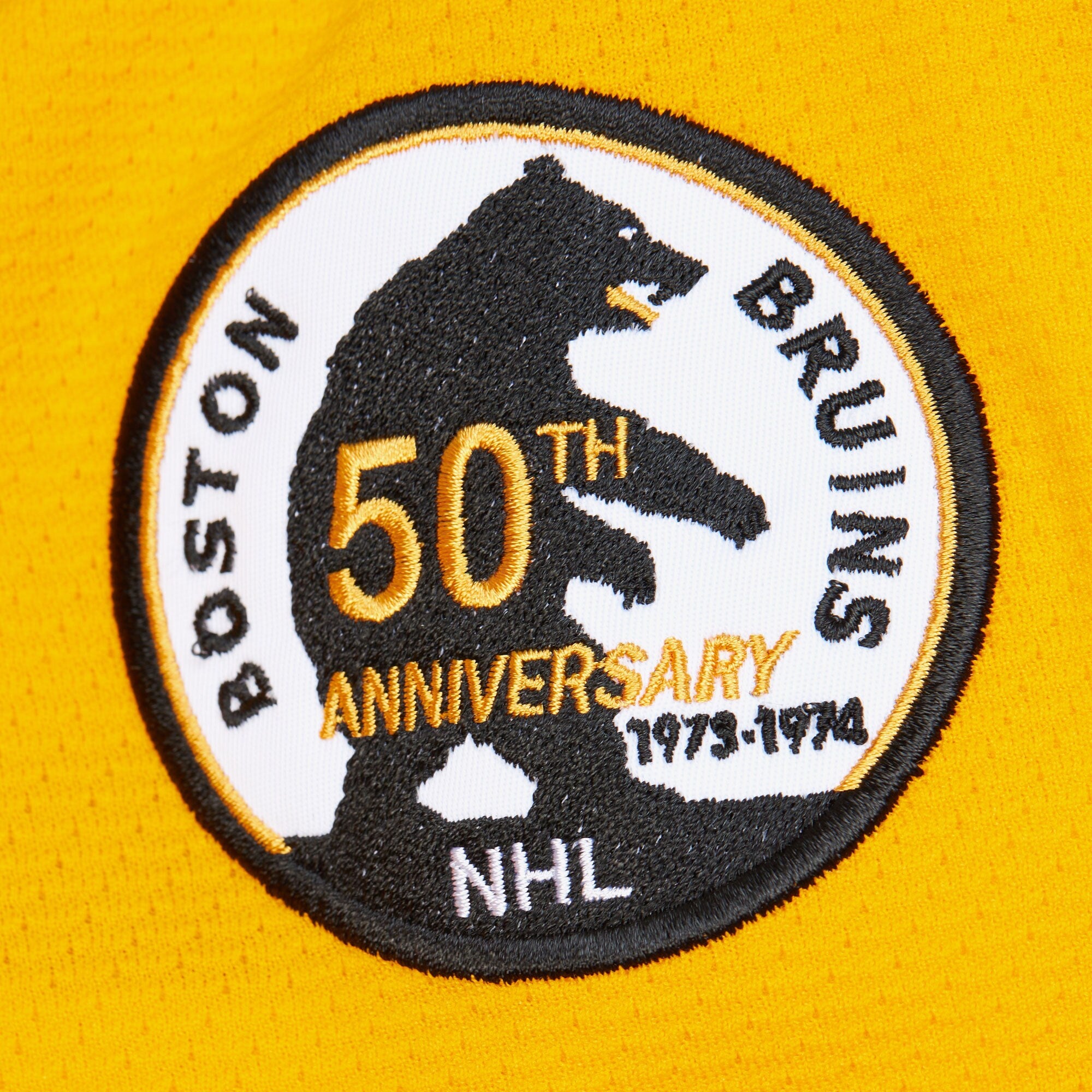 Mens Mitchell & Ness NHL WHITE JERSEY BRUINS 1973 JOHNNY BUCYK