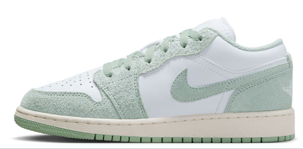 [FN9137-131] GRADE SCHOOL AIR JORDAN RETRO 1 LOW SE (GS) 'WHITE SEAFOAM'