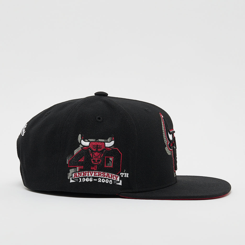 MENS MITCHELL & NESS NBA BIG FACE 7.0 SNAPBACK BULLS - BLACK