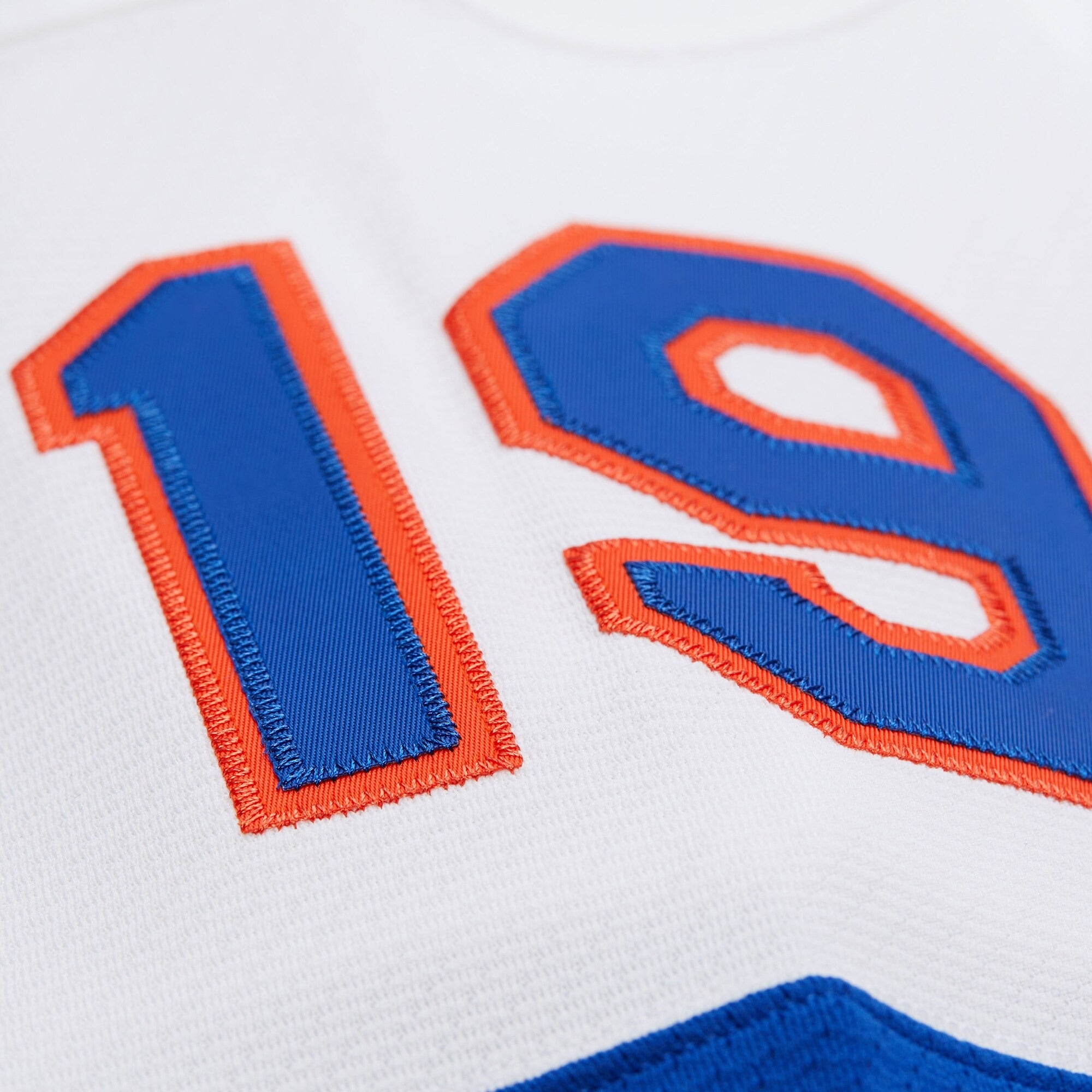 MENS MITCHELL & NESS NHL WHITE JERSEY ISLANDERS 1980 BRYAN TROTTIER