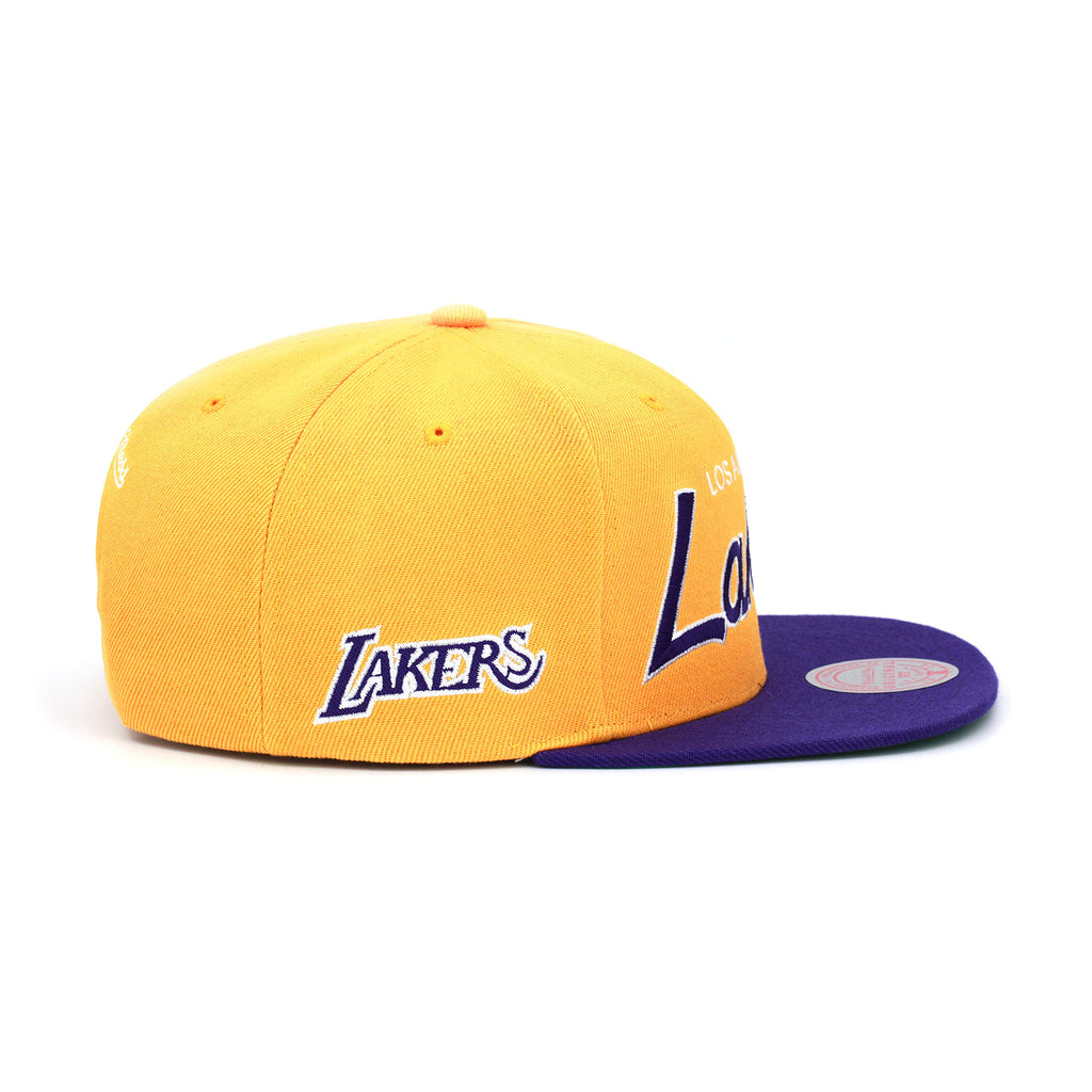 Mens MITCHELL & NESS NBA SPORTS SPECIALTY SNAPBACK HWC LAKERS