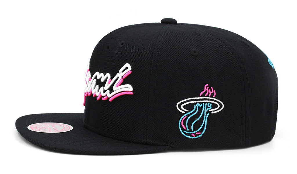 [6HSSMO19313-MHEBLCK] MENS NBA MIAMI HEAT NEON VICE LIGHTS SNAPBACK