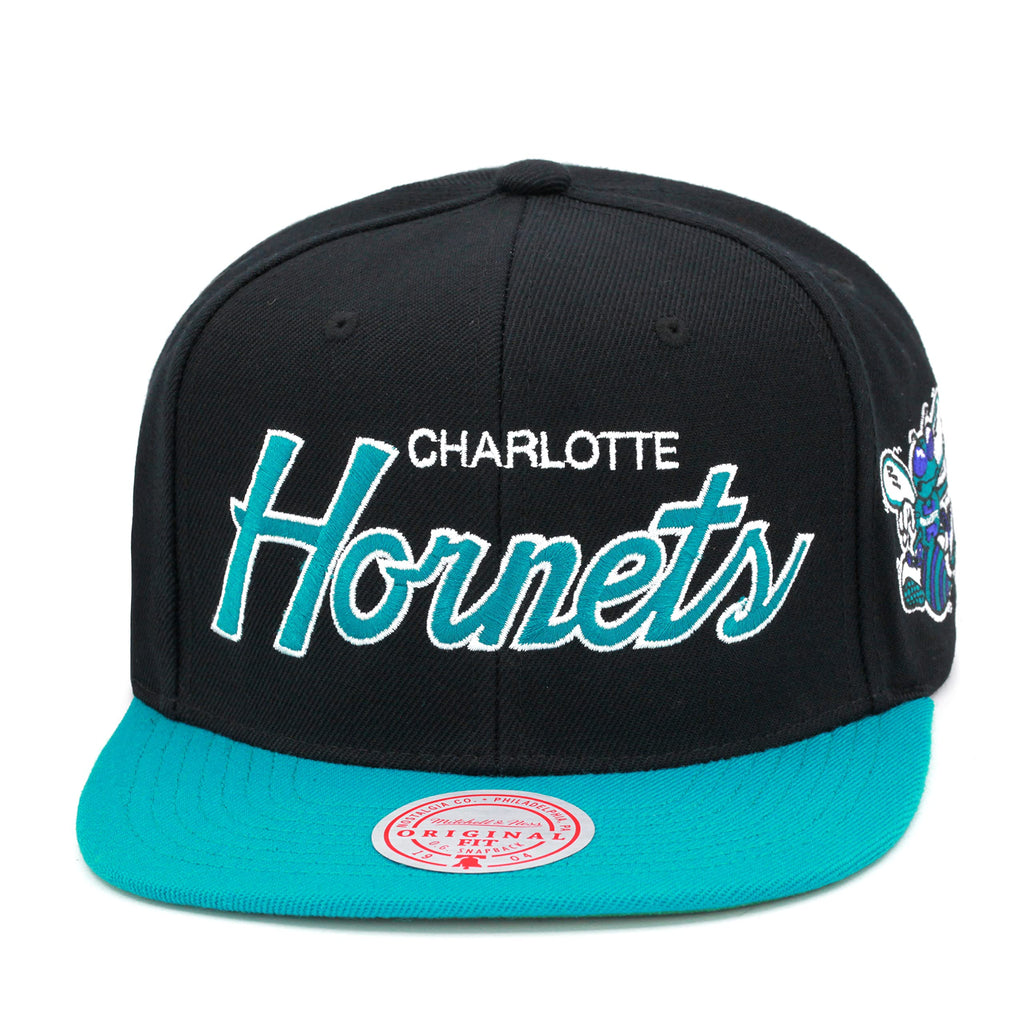 MENS MITCHELL & NESS NBA TEAM SCRIPT 2.0 SNAPBACK HWC HORNETS