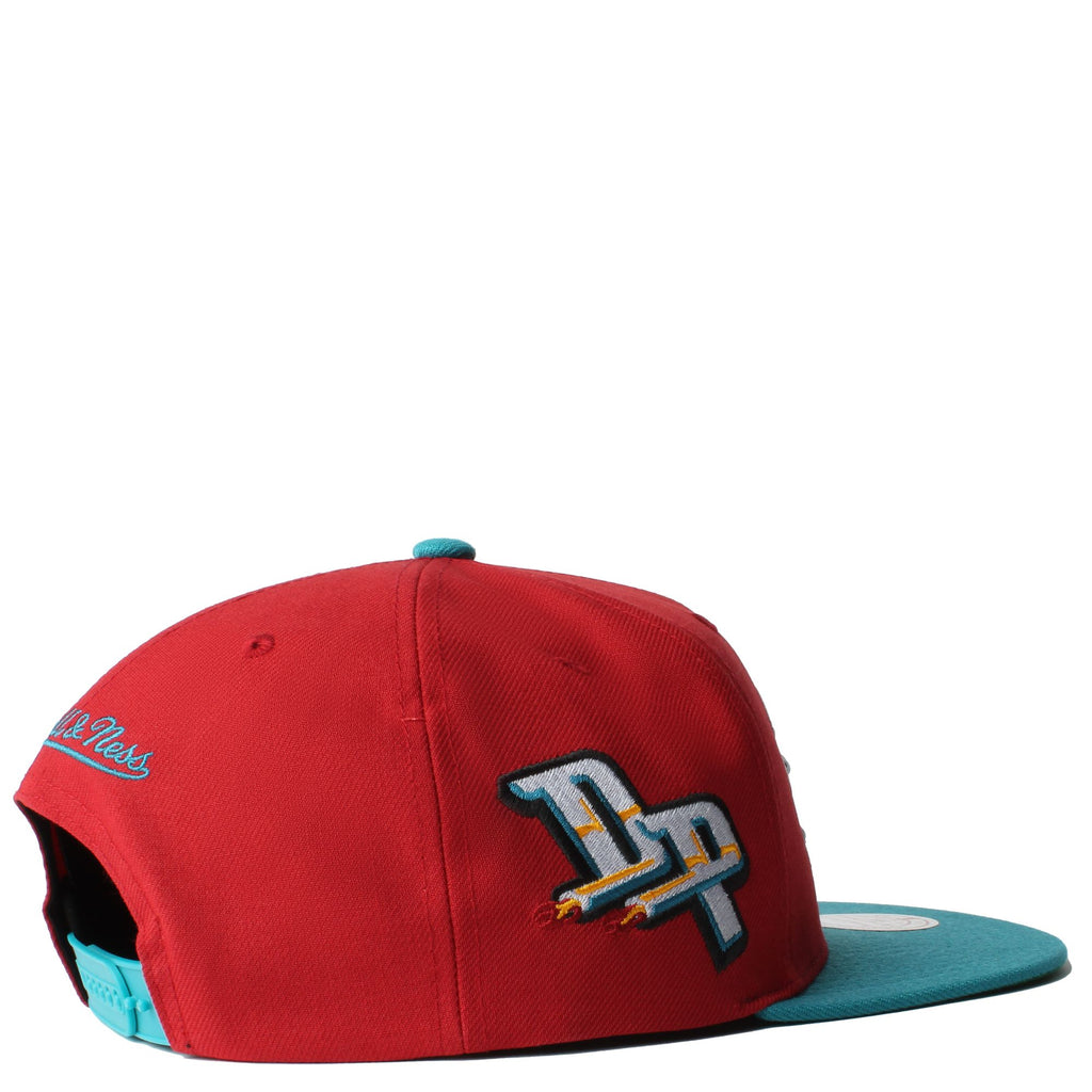 MENS MITCHELL & NESS NBA SIDE CORE 2.0 SNAPBACK HWC PISTONS - CARDINAL