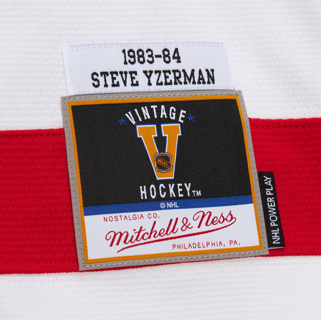 Mens Mitchell & Ness NHL WHITE JERSEY RED WINGS 1983 STEVE YZERMAN