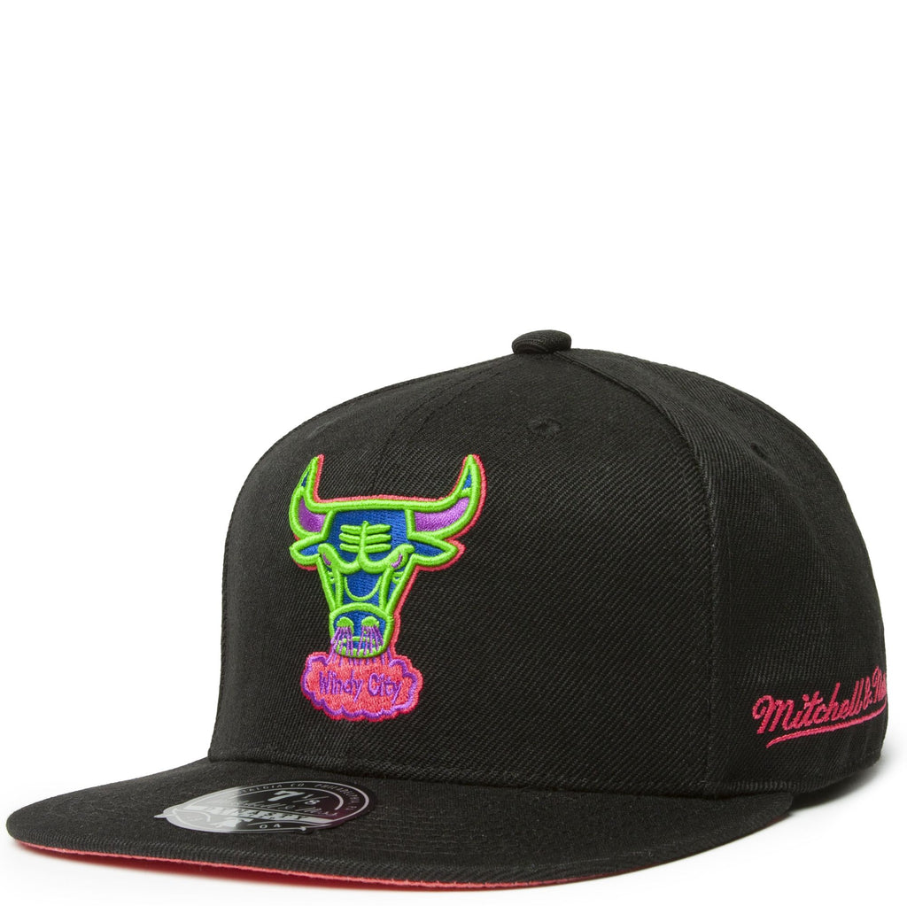 MENS MITCHELL & NESS NBA COLOR BOMB FITTED HWC BULLS - BLACK