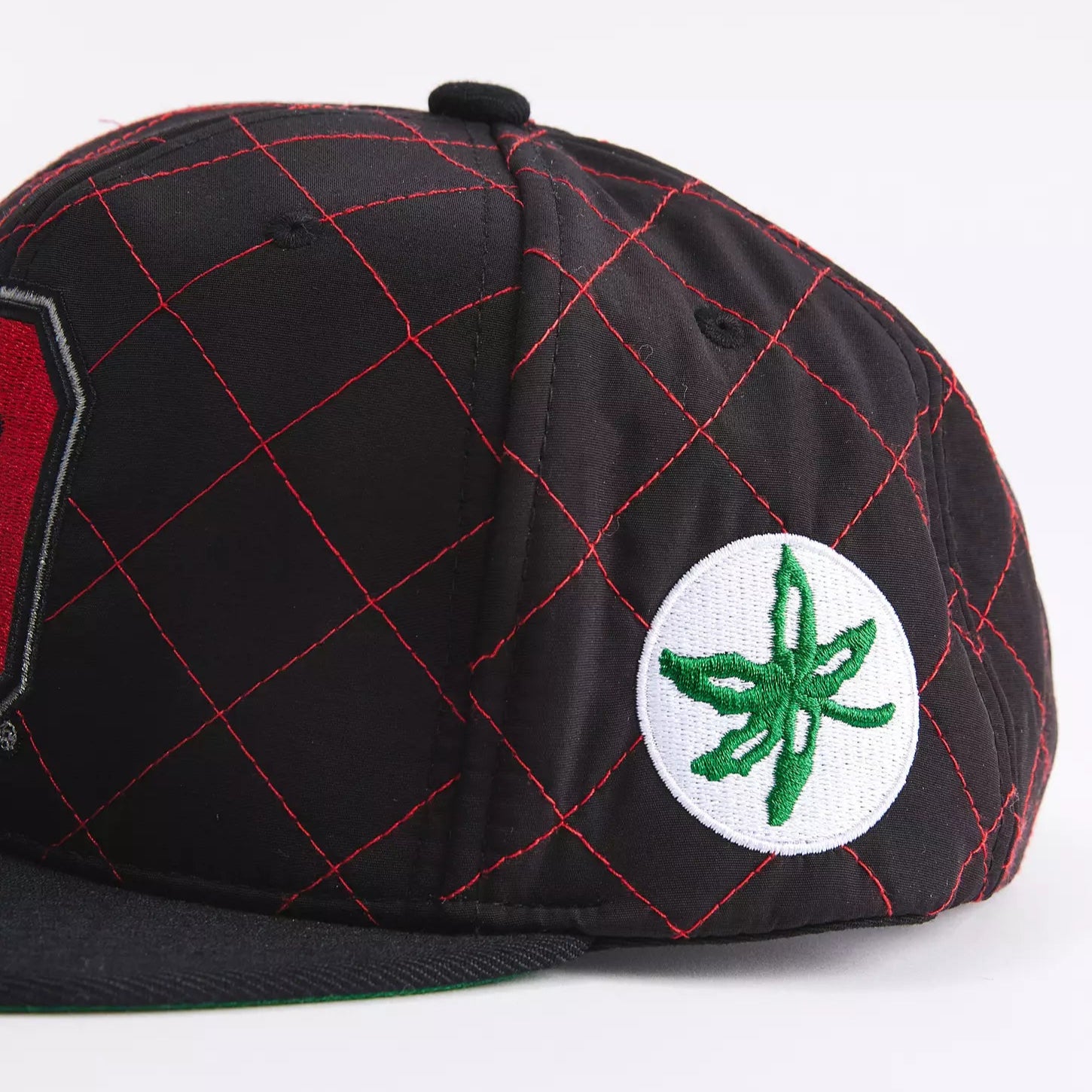 Mens Mitchell & Ness NCAA QUILTED TASLAN SNAPBACK OHIO STATE