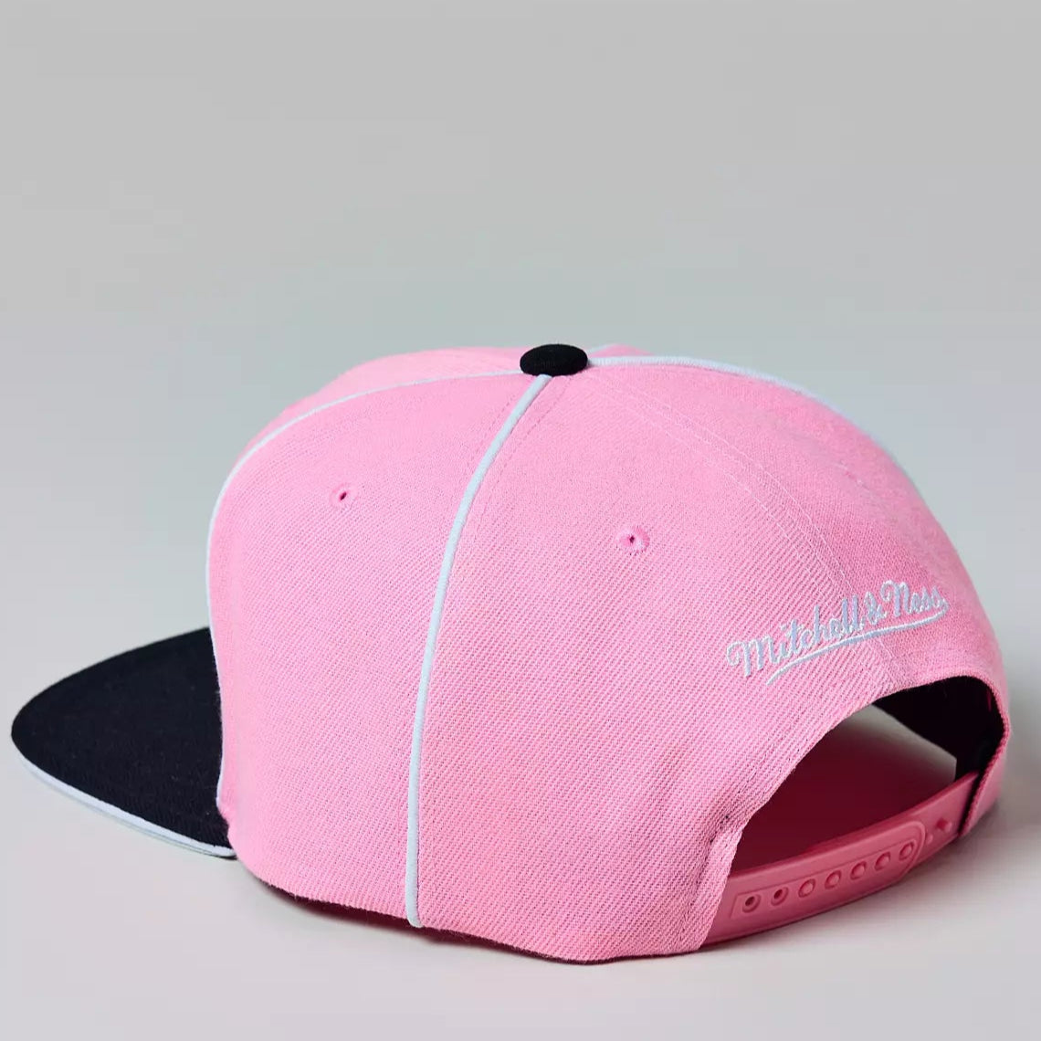 Mens Mitchell & Ness MLS PIPE SNAPBACK MIAMI CF