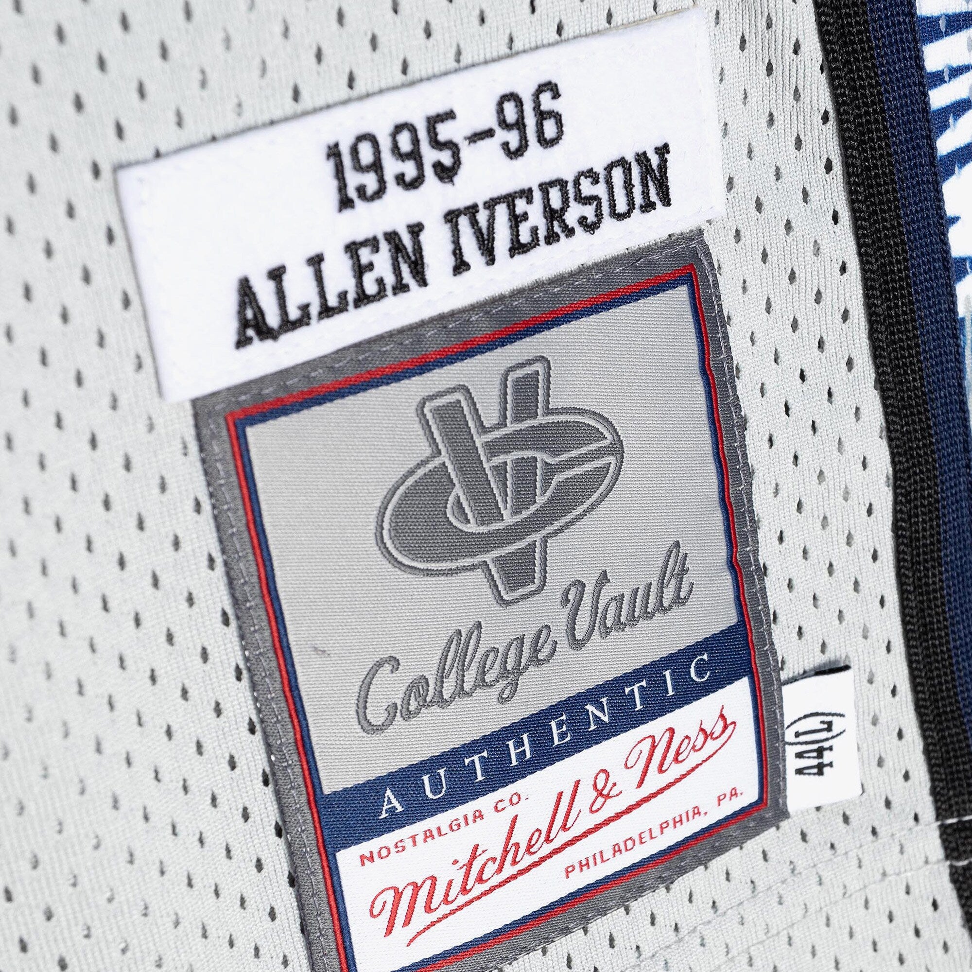 Mens Mitchell & Ness NCAA AUTHENTIC JERSEY NCAA GEORGETOWN 1995 ALLEN IVERSON