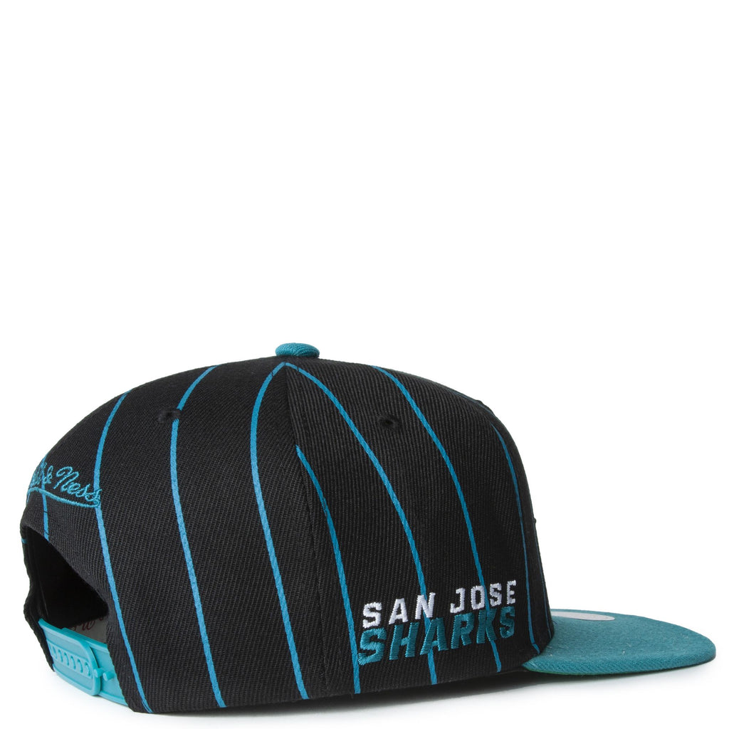 MENS MITCHELL & NESS NHL TEAM PIN SNAPBACK SHARKS - BLACK