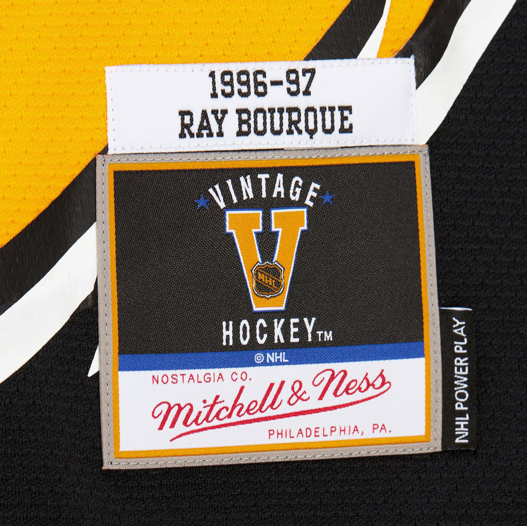 Mens Mitchell & Ness NHL DARK ALTERNATE JERSEY BRUINS 1996 RAY BOURQUE