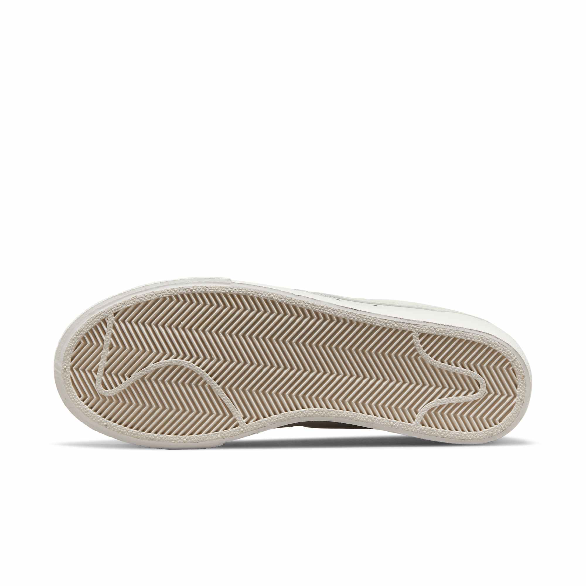 [DJ0292-105] WOMENS NIKE BLAZER LOW PLATFORM