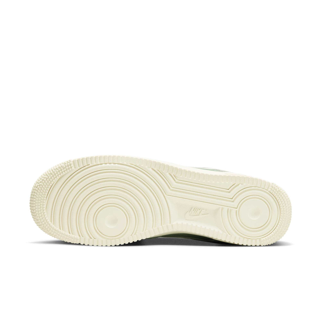 [DO9801-300] MENS NIKE AIR FORCE 1 '07 LV8
