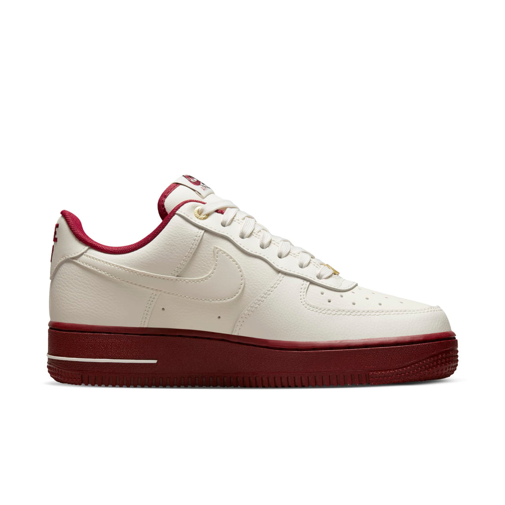 [DQ7582-100] Womens Nike AIR FORCE 1 LOW '07 SE '40TH ANNIVERSARY EDITION SAIL TEAM RED (W)'