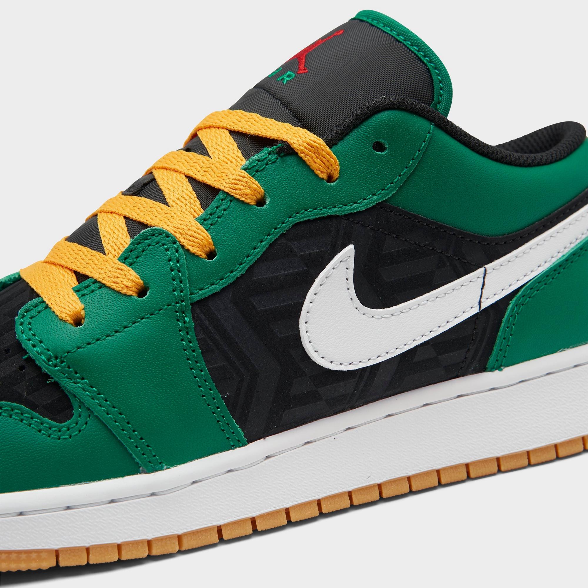 [DQ8421-300] GRADE SCHOOL AIR JORDAN RETRO 1 LOW SE 'HOLIDAY SPECIAL (2022)' (GS)