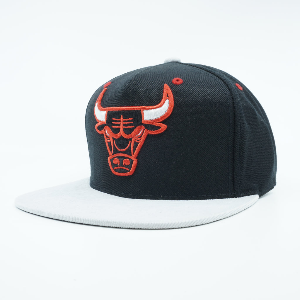 [NT54Z-GTE-A-5BULLS] MENS MITCHELL & NESS NBA CHICAGO BULLS CORD VISOR STRAPBACK