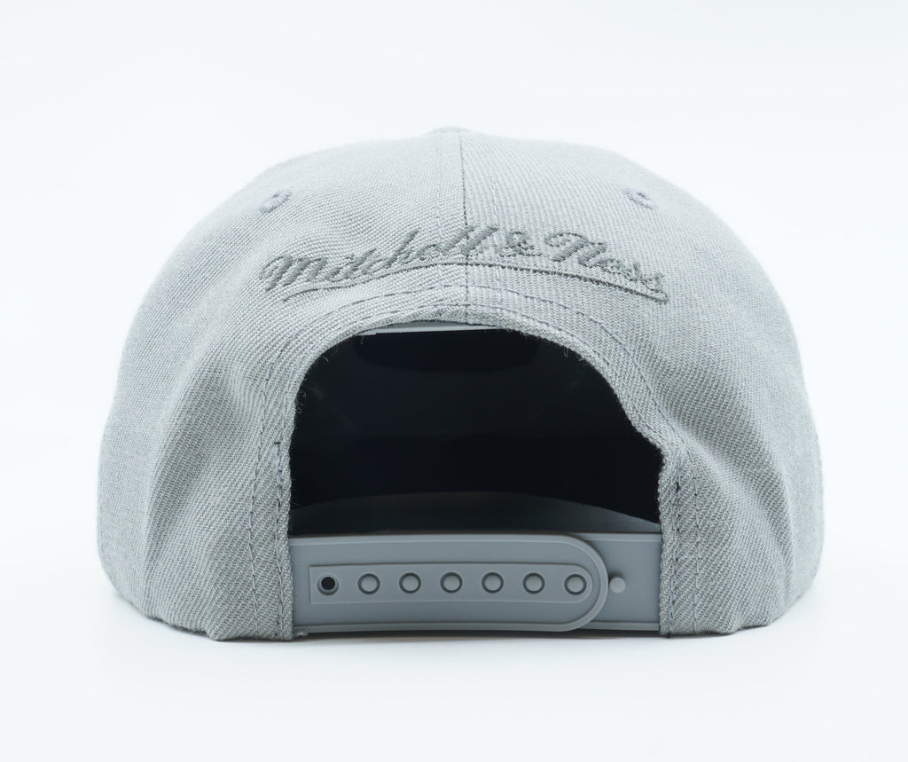 [6HSSGREY-GSWMM18104] MENS NBA GOLDEN STATE WARRIORS SNEAK SNAPBACK