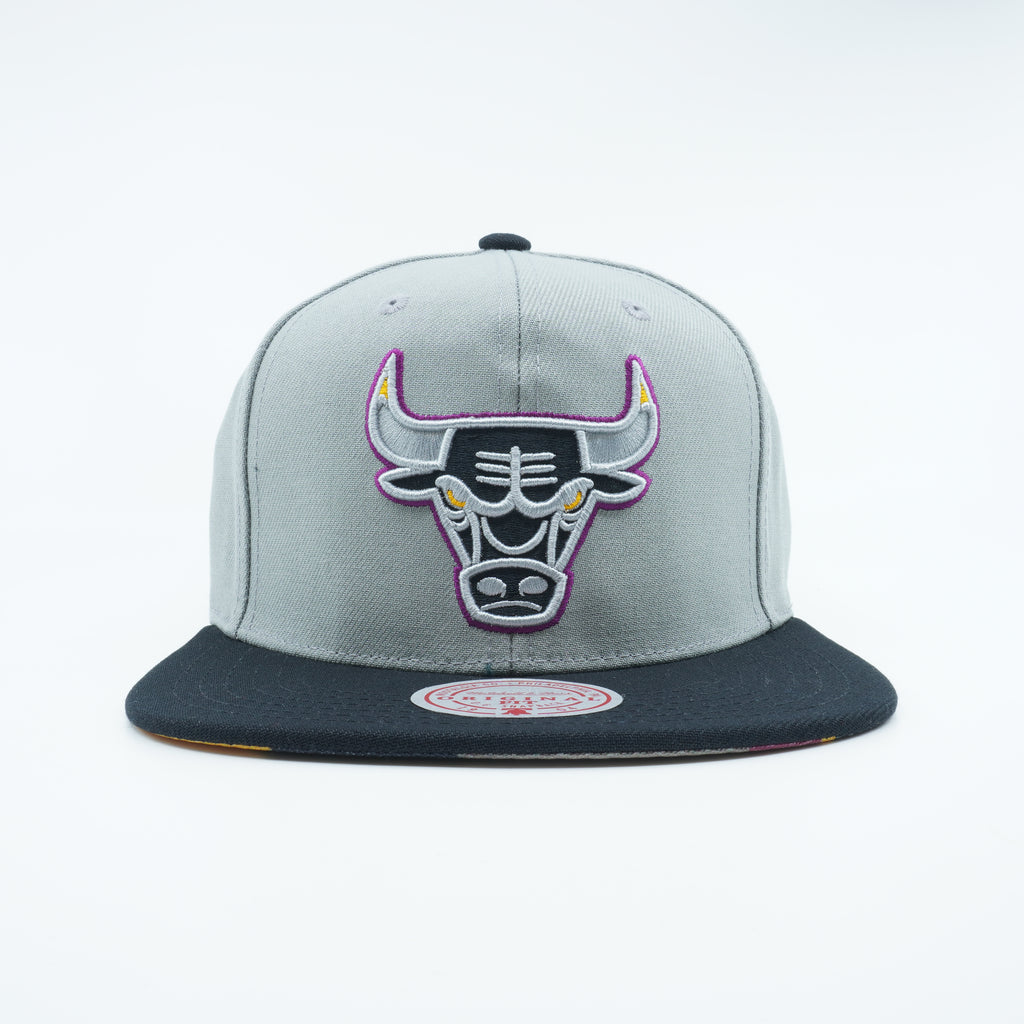 [6HSSMM21034-CBUGREY] MENS MITCHELL & NESS NBA CHICAGO BULLS B6 GREY SNAPBACK