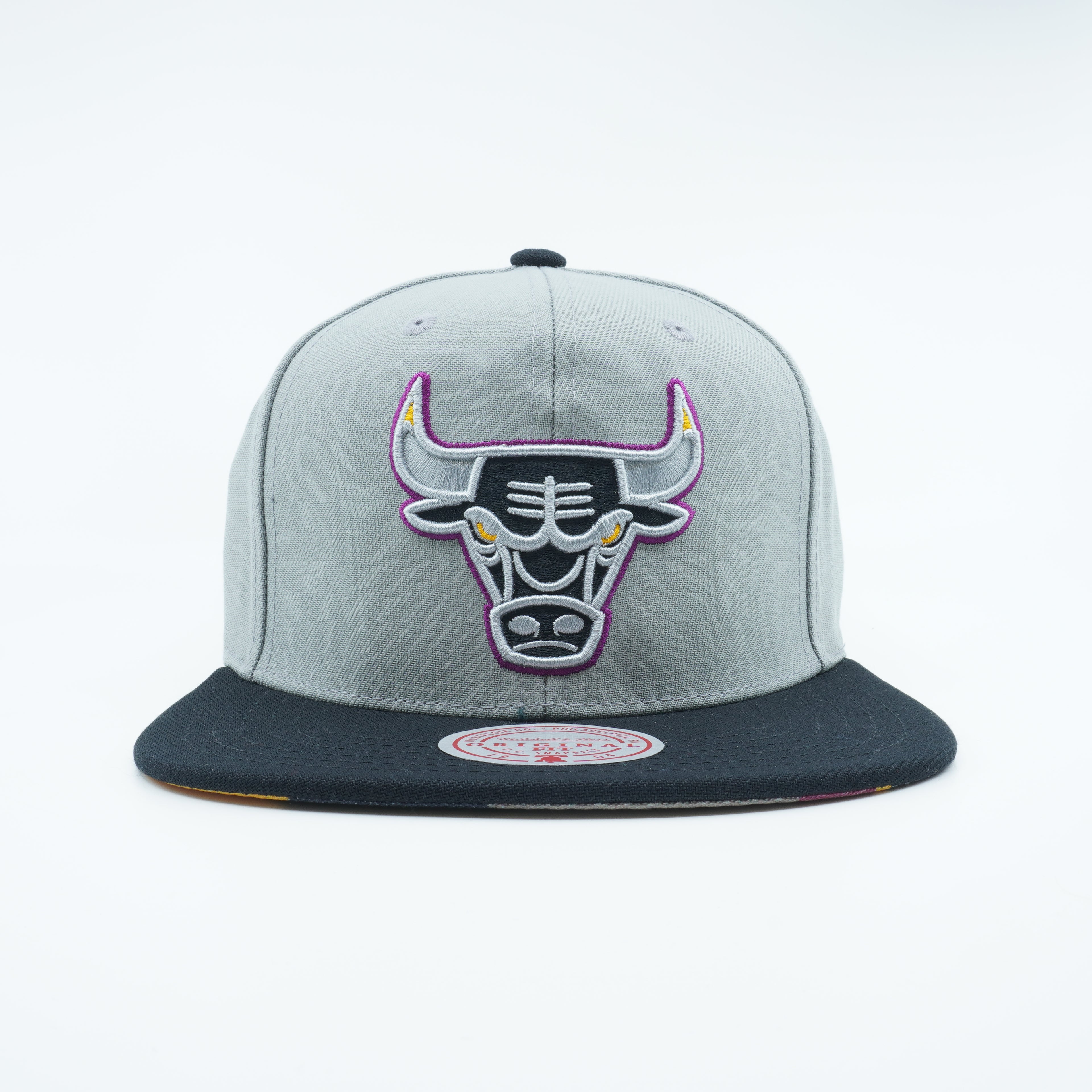 [6HSSMM21034-CBUGREY] MENS MITCHELL & NESS NBA CHICAGO BULLS B6 GREY SNAPBACK