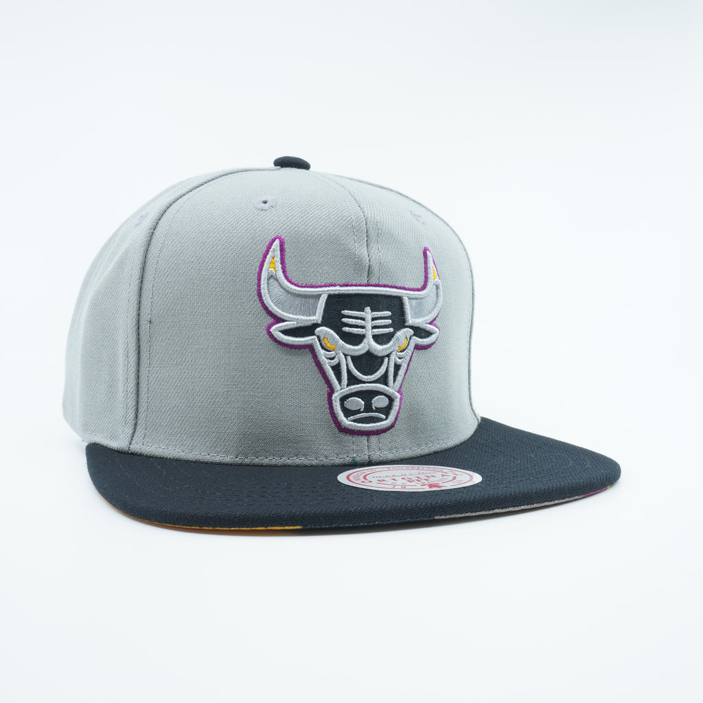 [6HSSMM21034-CBUGREY] MENS MITCHELL & NESS NBA CHICAGO BULLS B6 GREY SNAPBACK