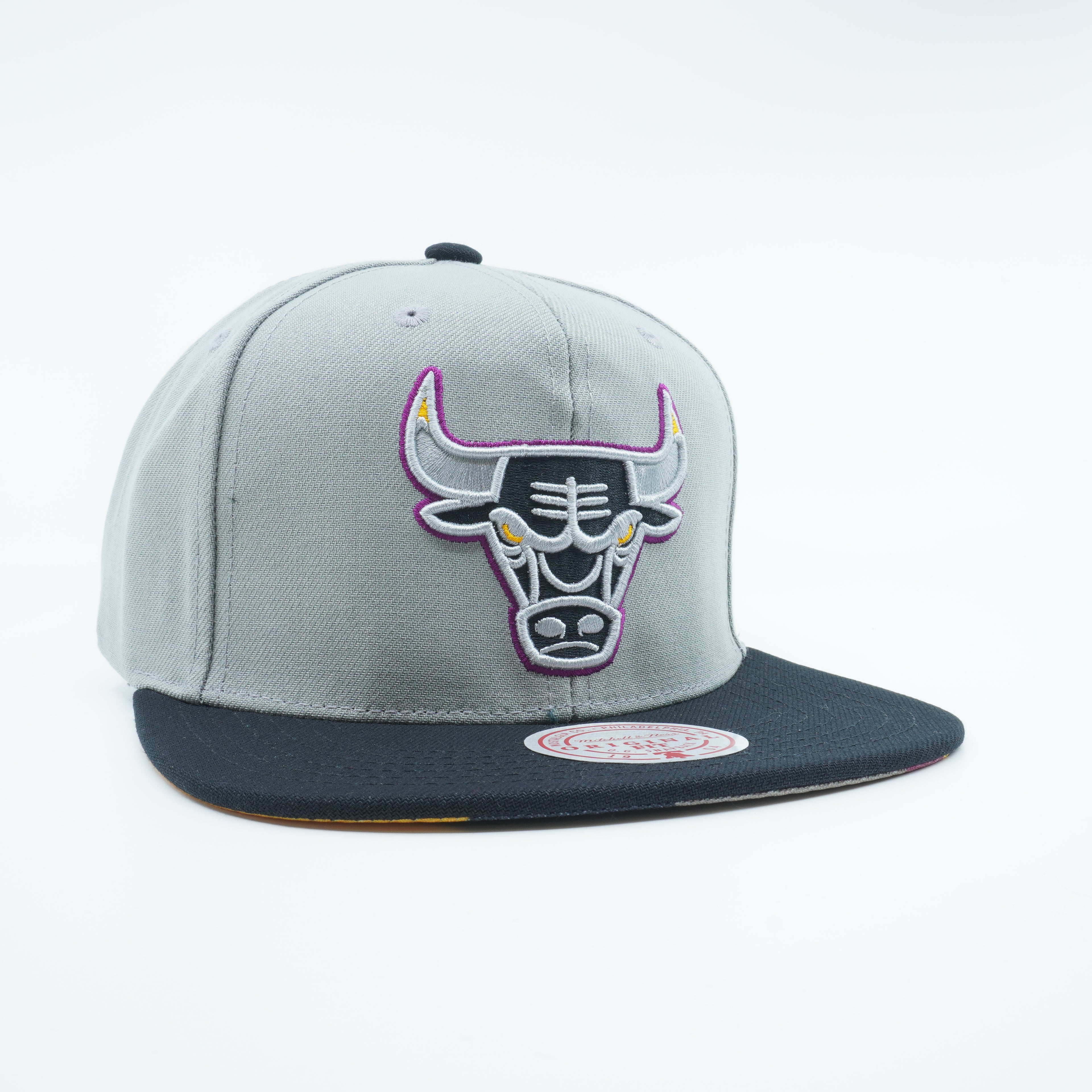 [6HSSMM21034-CBUGREY] MENS MITCHELL & NESS NBA CHICAGO BULLS B6 GREY SNAPBACK