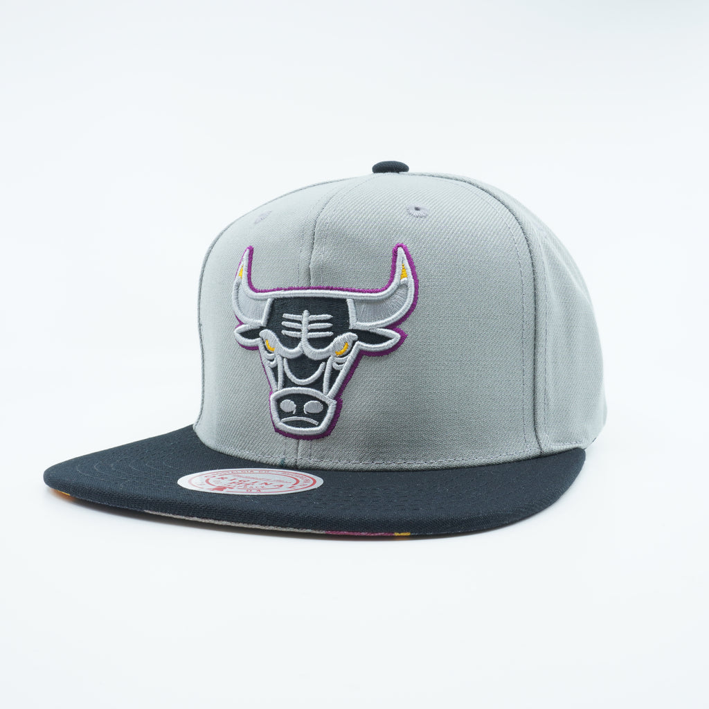 [6HSSMM21034-CBUGREY] MENS MITCHELL & NESS NBA CHICAGO BULLS B6 GREY SNAPBACK