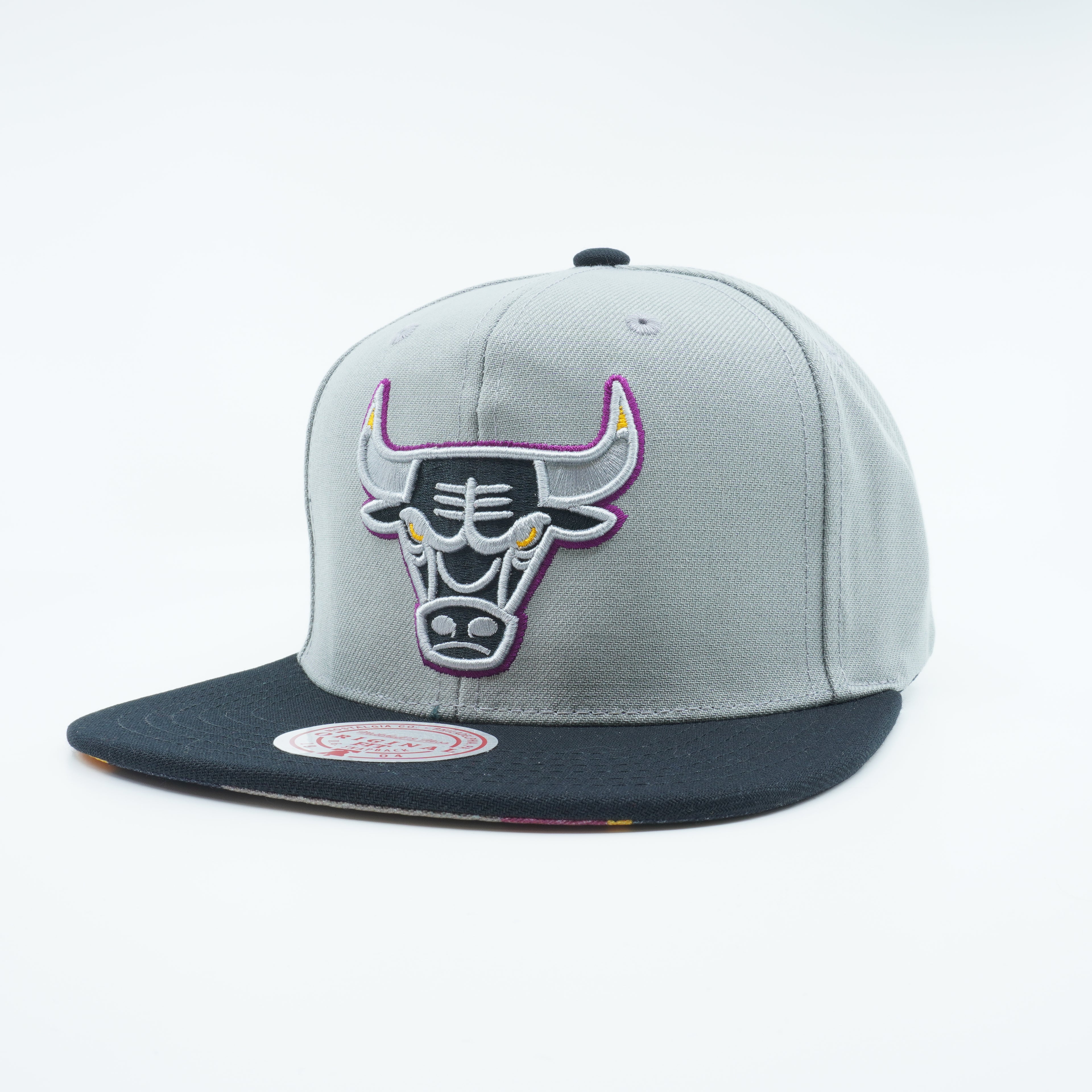 [6HSSMM21034-CBUGREY] MENS MITCHELL & NESS NBA CHICAGO BULLS B6 GREY SNAPBACK