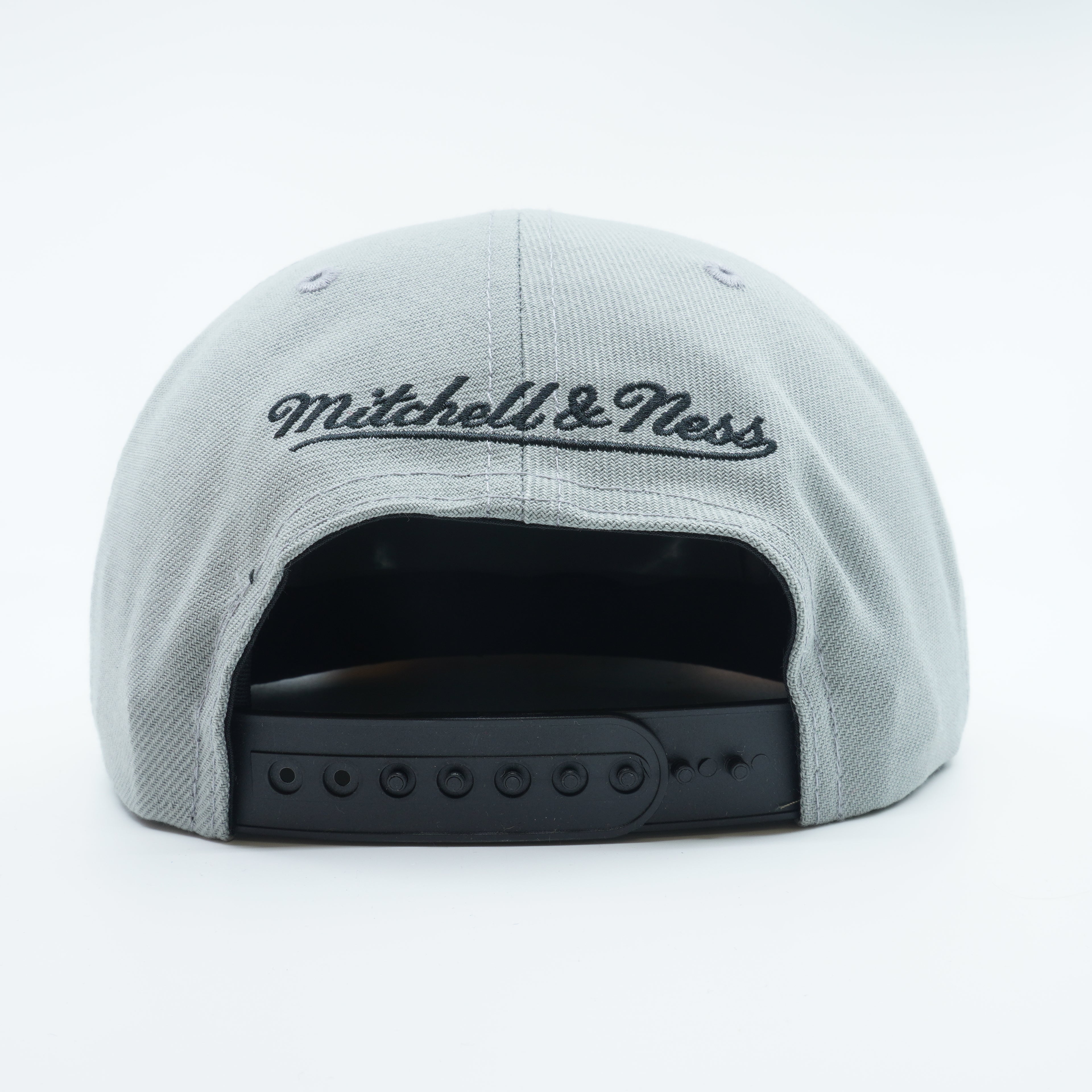 [6HSSMM21034-CBUGREY] MENS MITCHELL & NESS NBA CHICAGO BULLS B6 GREY SNAPBACK