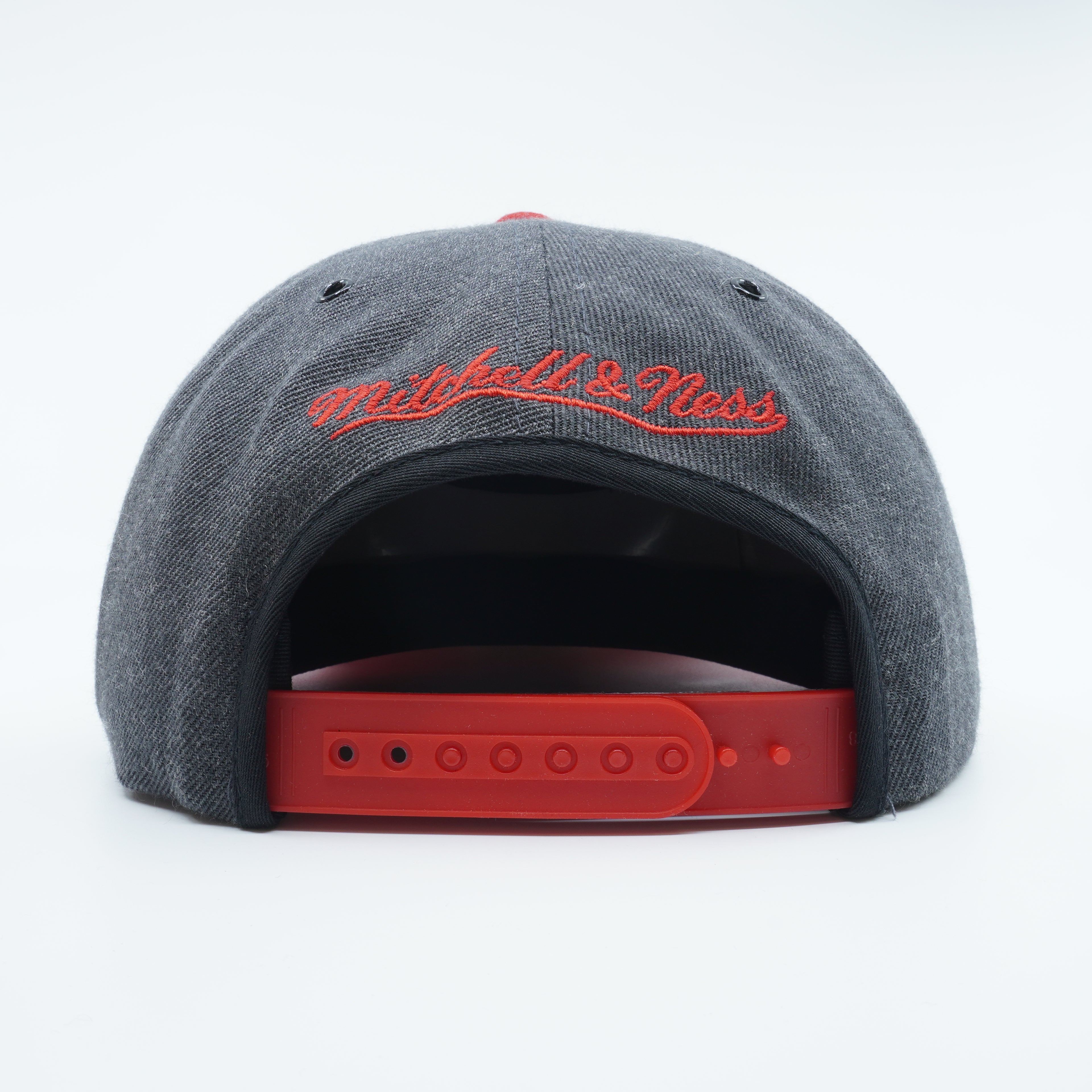 [NP61Z-GTE-A-5BULLS] MENS NBA CHICAGO BULLS 2 TONE DARK HEATHER SNAPBACK