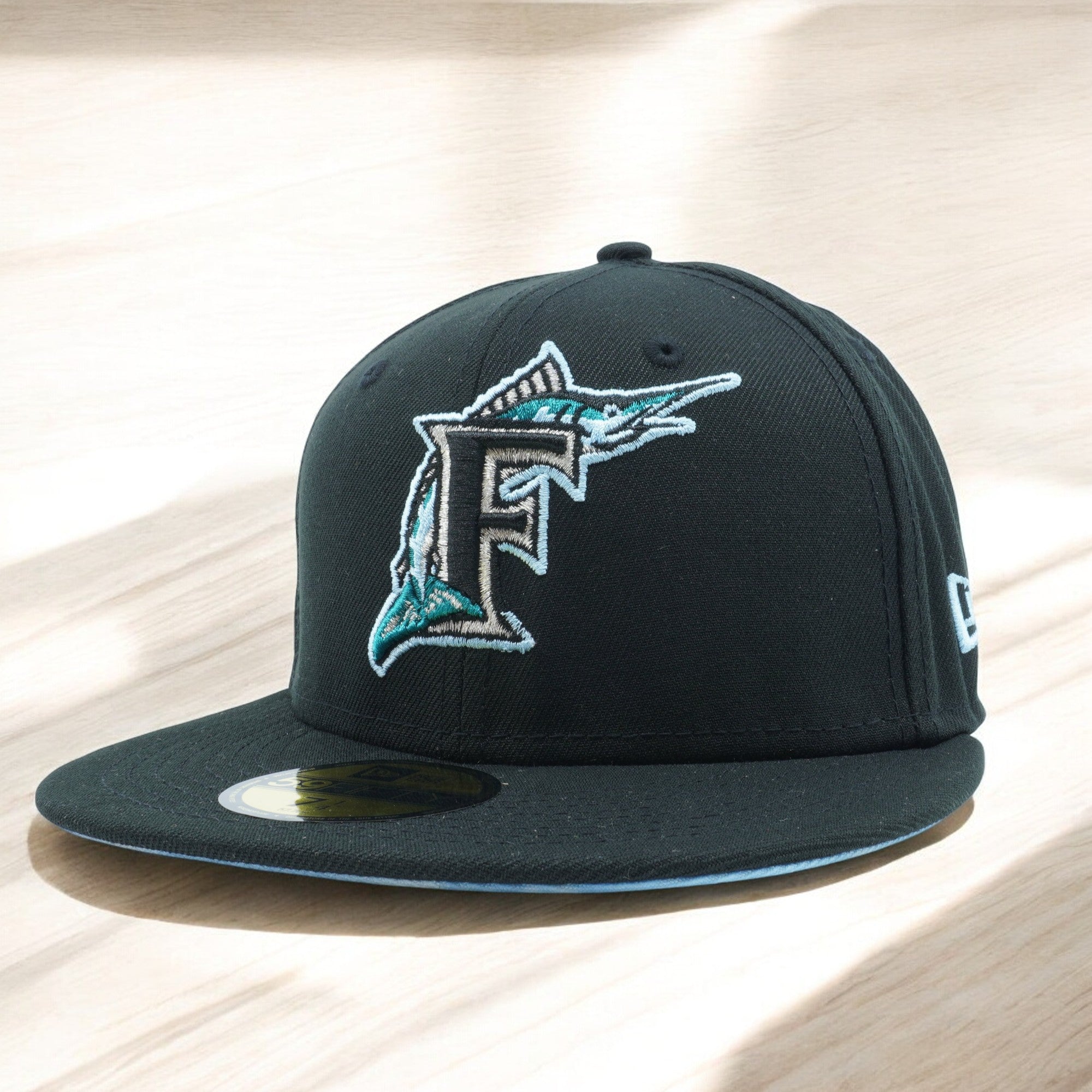 [60243776] MENS NEW ERA MLB MIAMI MARLINS 5950 CLOUD UNDER FITTED - BLACK