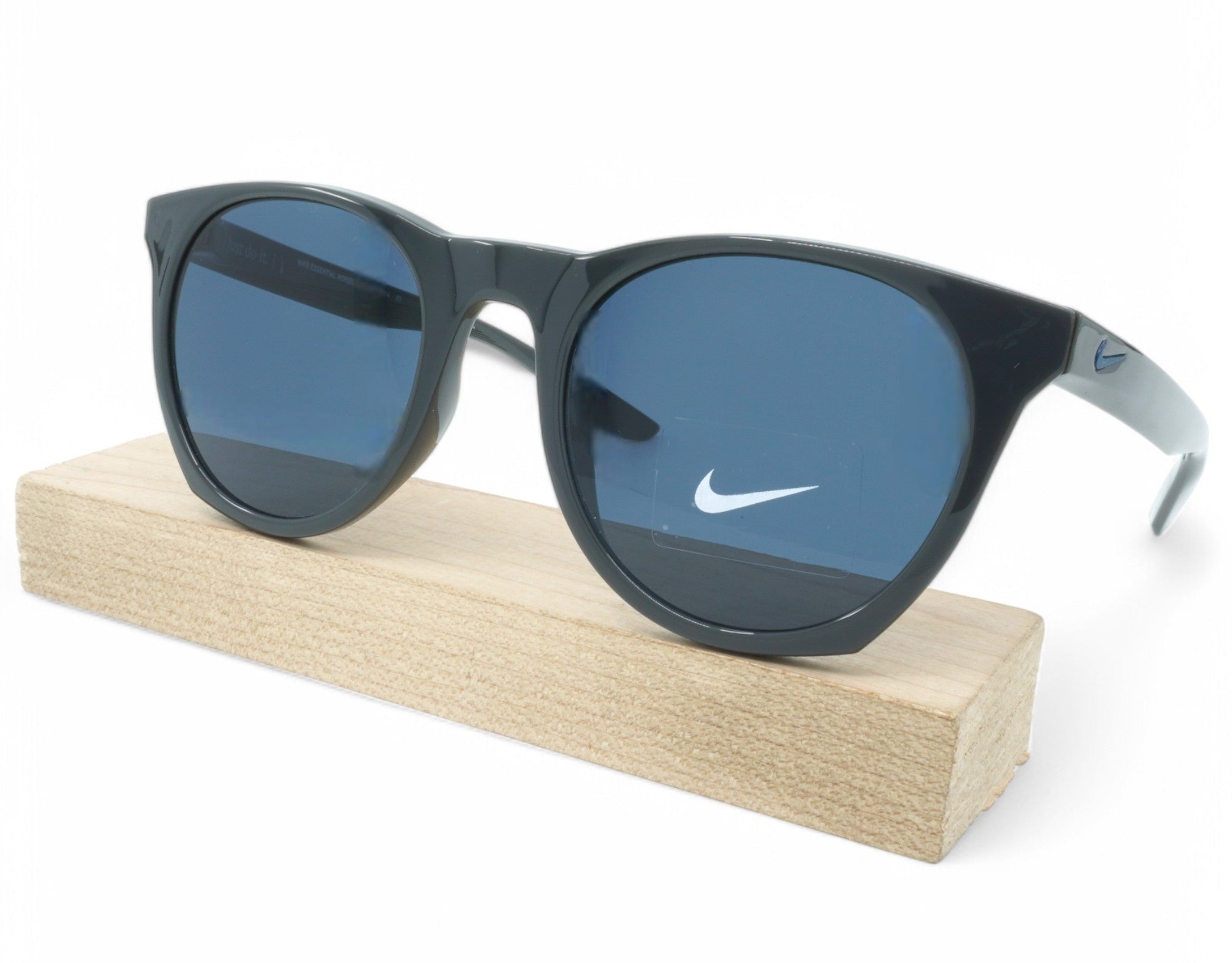 [EV1118-044] Unisex Nike Essential Horizon Sunglasses