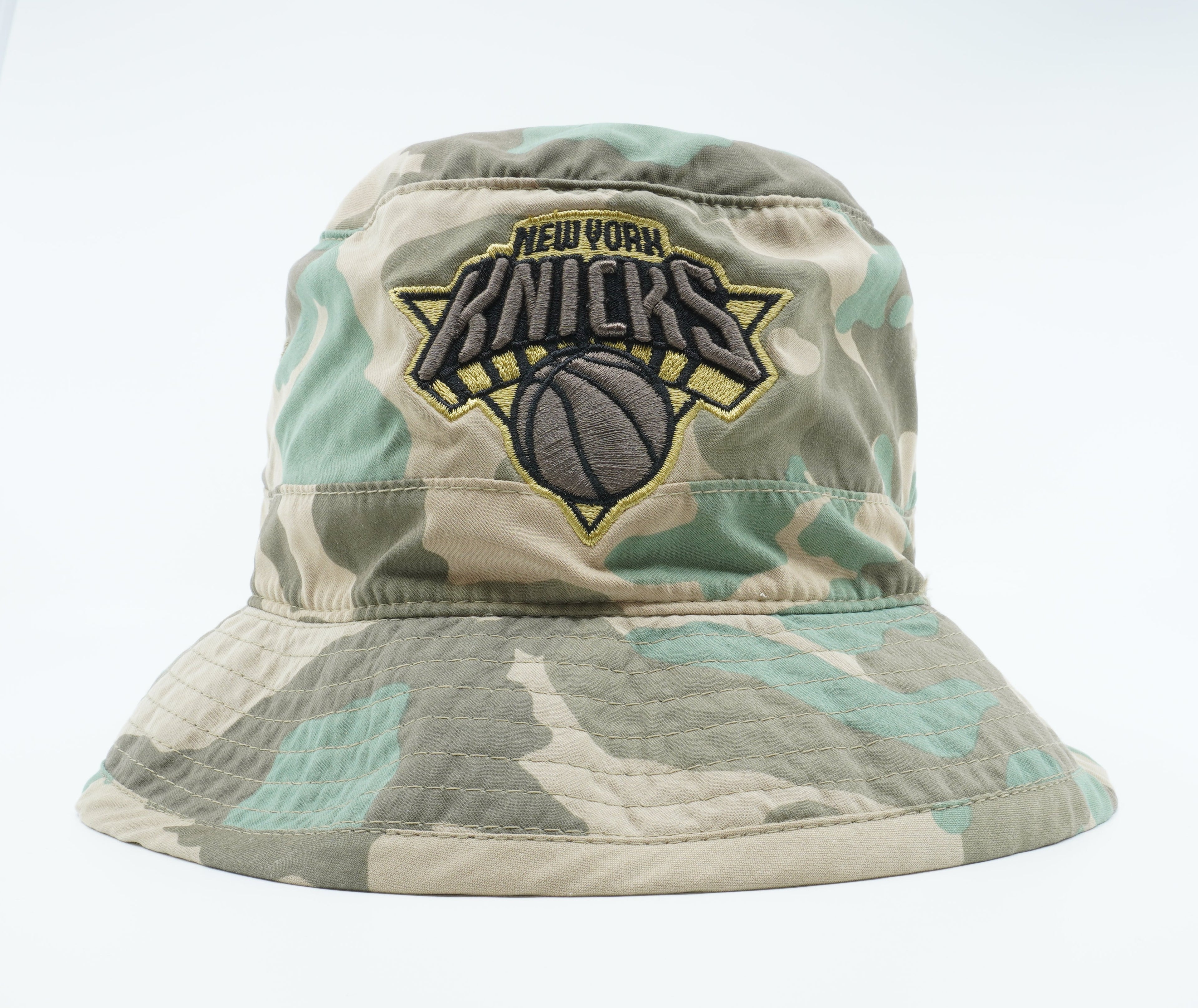 [U221Z-CAM-H-5KNICK] MENS NBA NY KNICKS CAMOUFLAGE AMBUSH BUCKET HAT