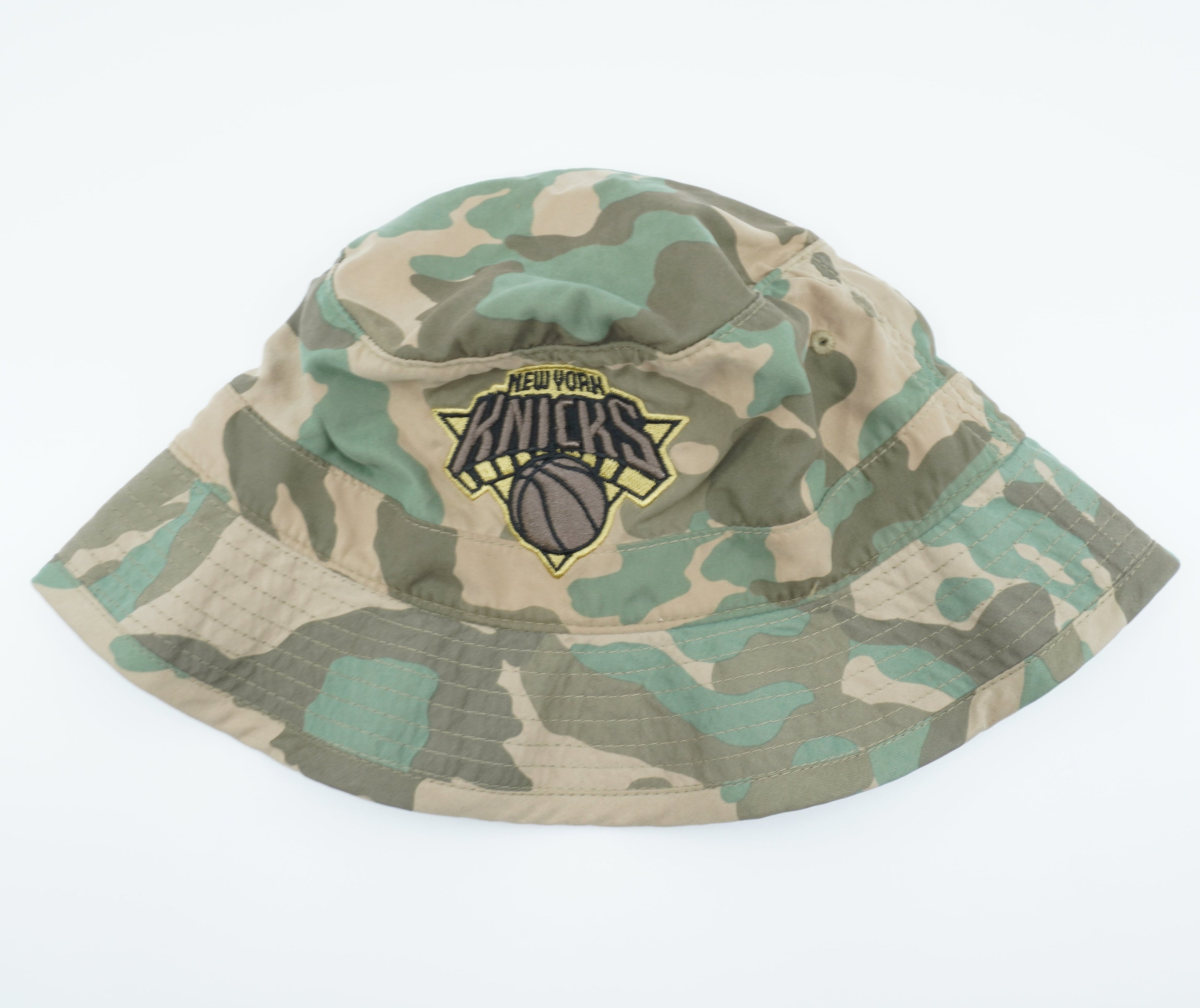 [U221Z-CAM-H-5KNICK] MENS NBA NY KNICKS CAMOUFLAGE AMBUSH BUCKET HAT