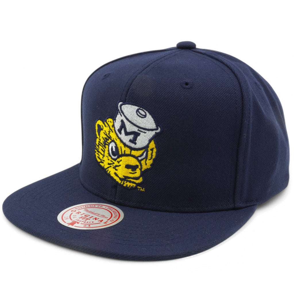 Mens Mitchell & Ness NCAA TEAM GROUND SNAPBACK MICHIGAN