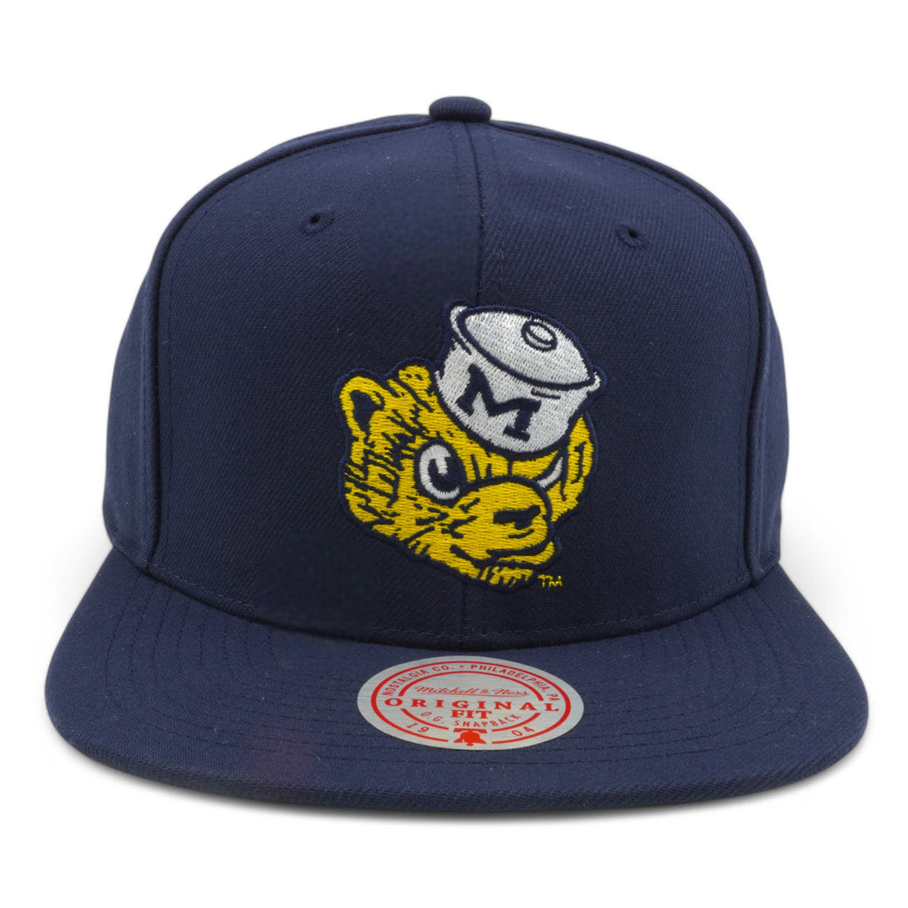 Mens Mitchell & Ness NCAA TEAM GROUND SNAPBACK MICHIGAN