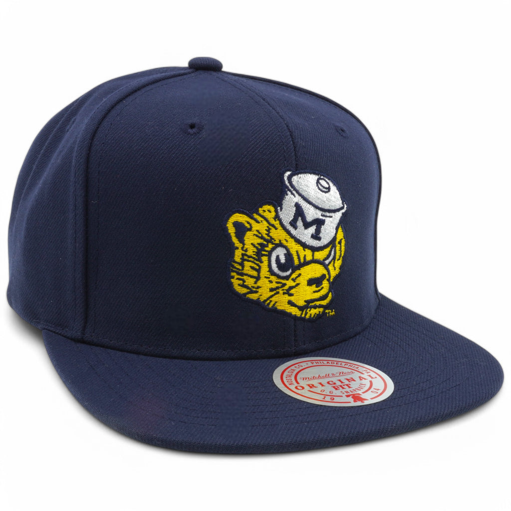 Mens Mitchell & Ness NCAA TEAM GROUND SNAPBACK MICHIGAN