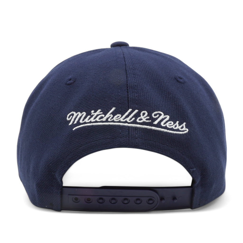 Mens Mitchell & Ness NCAA TEAM GROUND SNAPBACK MICHIGAN