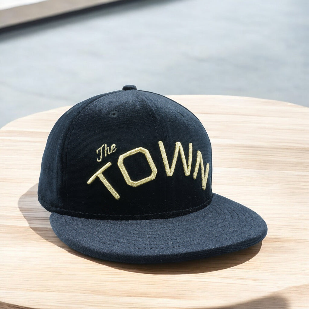 [70436115] Mens New Era NBA GSW Warriors Black Velour The Town 9Fifty Snapback