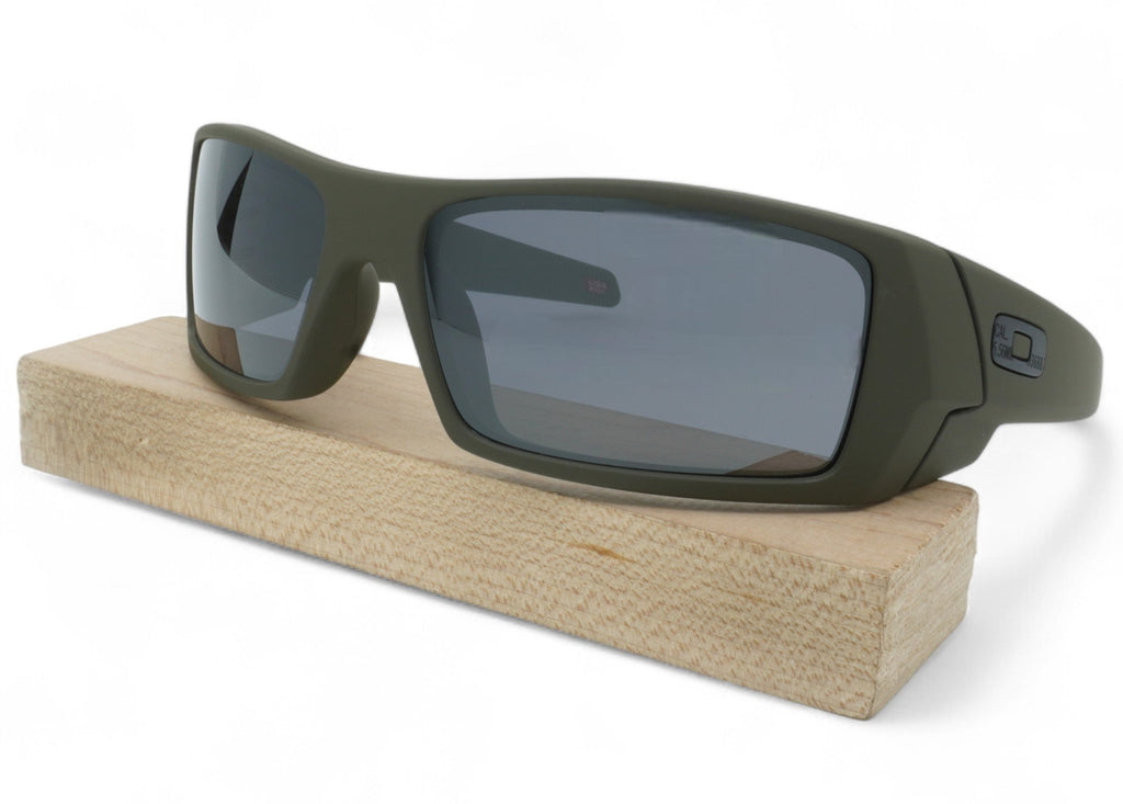 [53-111] Unisex Oakley Gascan Sunglasses
