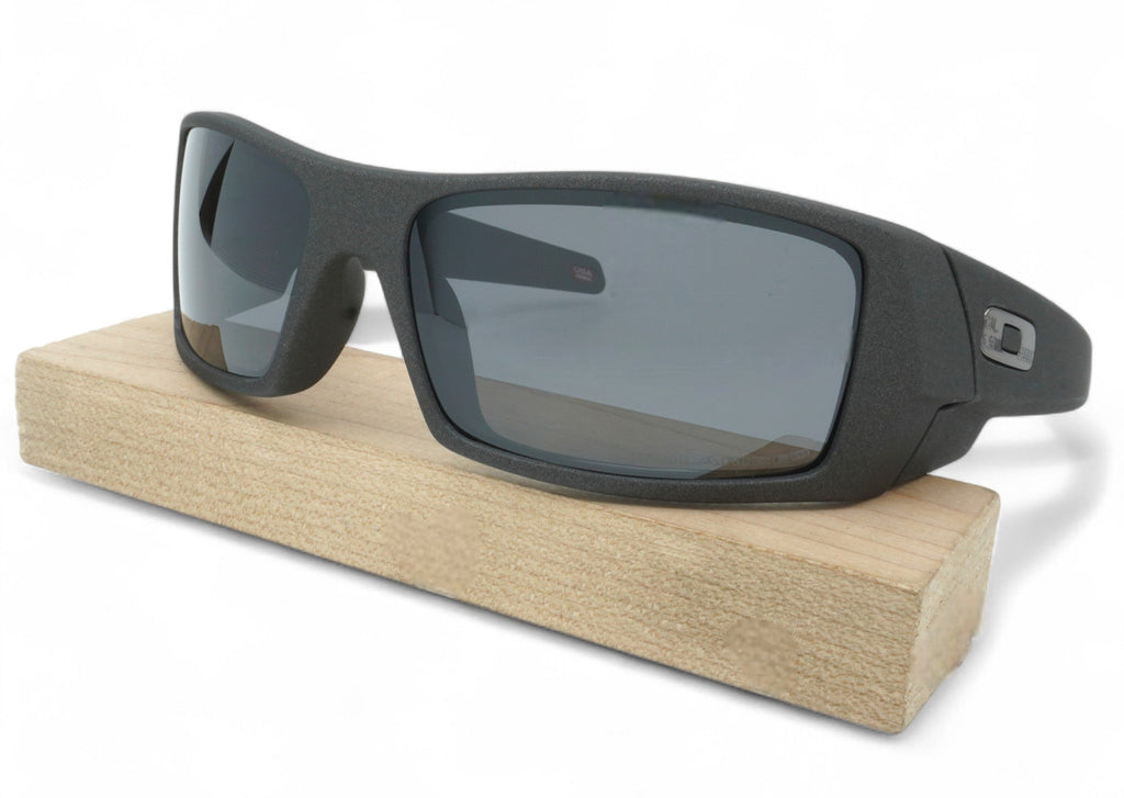 [53-112] Mens Oakley Gascan Sunglasses