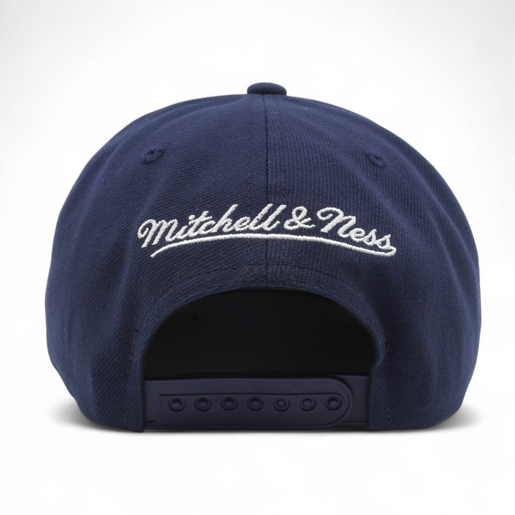 Mens Mitchell & Ness NCAA TEAM GROUND SNAPBACK MICHIGAN