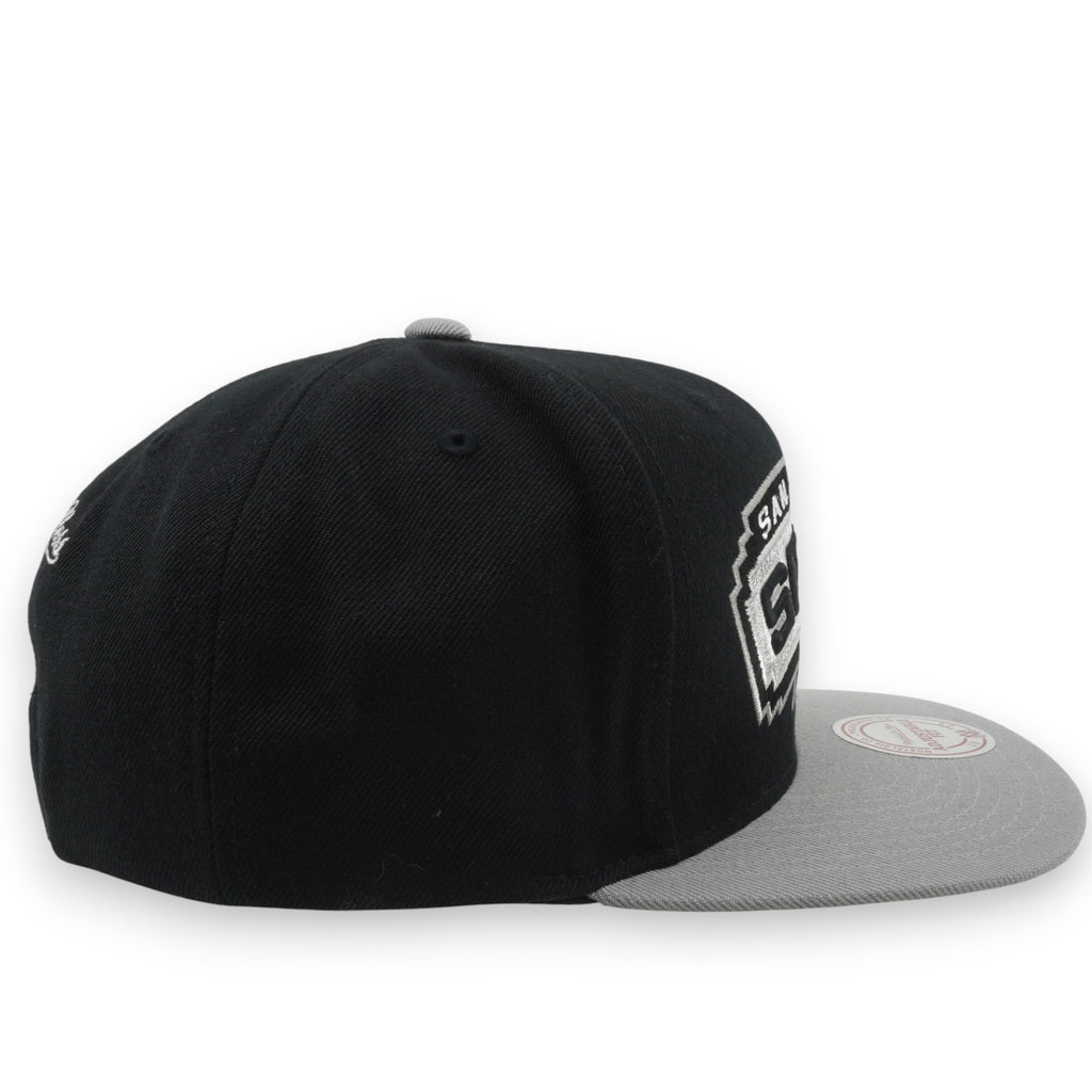 Mens Mitchell & Ness NBA XL LOGO 2 TONE SNAPBACK SPURS