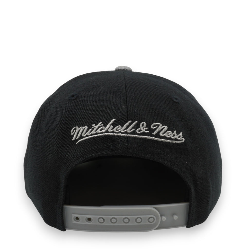 Mens Mitchell & Ness NBA XL LOGO 2 TONE SNAPBACK SPURS