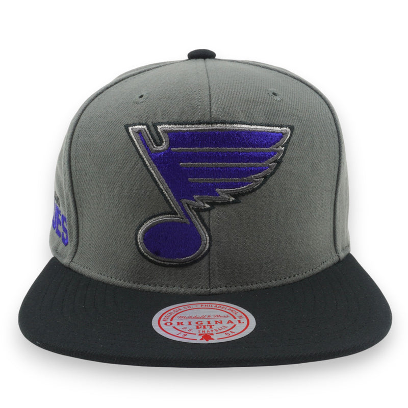 MENS MITCHELL & NESS NHL STORM FRONT SNAPBACK BLUES - GREY