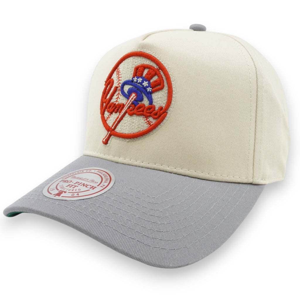 MENS MITCHELL & NESS MLB CHAINSTITCHER PRO PINCH SNAPBACK YANKEES - OFF WHITE