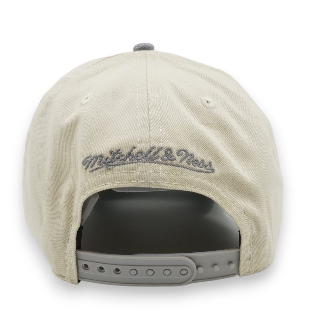MENS MITCHELL & NESS MLB CHAINSTITCHER PRO PINCH SNAPBACK YANKEES - OFF WHITE