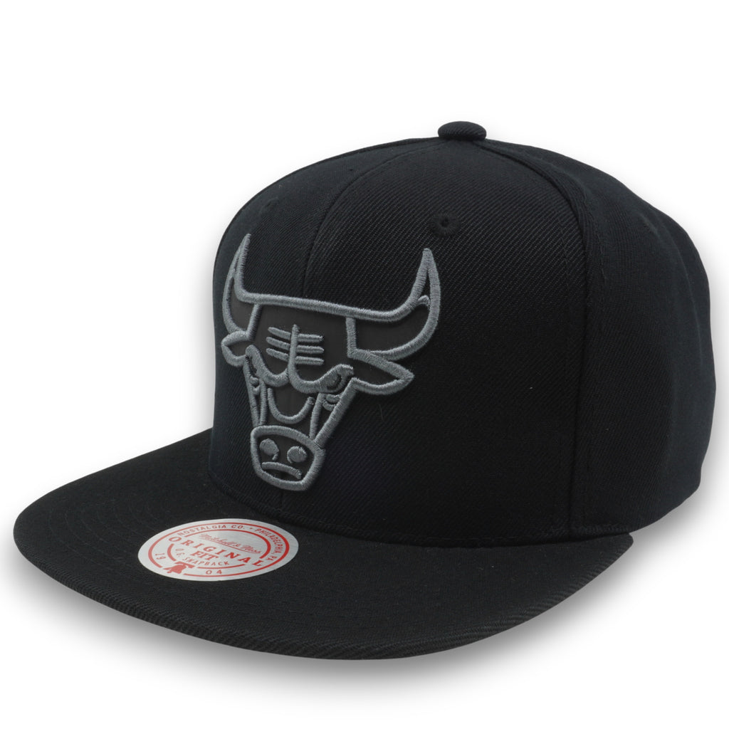 Mens Mitchell & Ness NBA BLACKOUT REFLECTIVE SNAPBACK BULLS